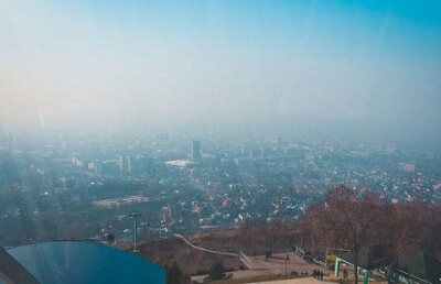 С отреставрированной канатной дороги не видно Алматы из-за смога