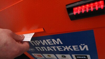 Житель ВКО закинул денег на телефон инспектора полиции и получил штраф в полмиллиона