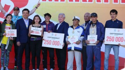 По 250 тысяч тенге получили победители полумарафона в Актобе