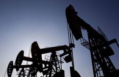 Тенге стал зависеть от нефти еще больше - российские экономисты