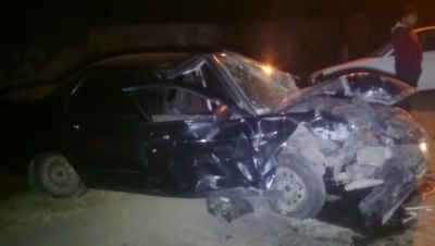 Четыре человека пострадали в результате лобового столкновения машин в Алматы