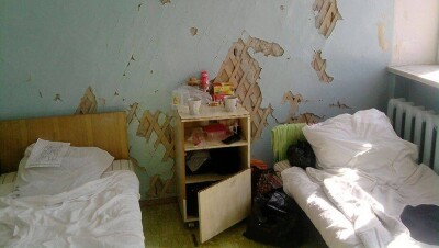 В инфекционной больнице Актау маленькие пациенты делят палату с тараканами