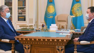 Аскар Мамин отчитался президенту о работе правительства по стабилизации эпидситуации