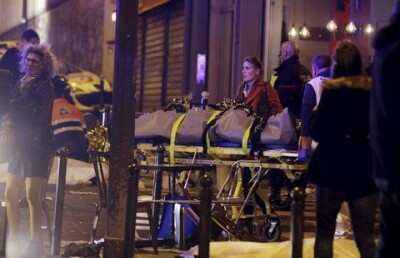 Олланд закрыл границы Франции и ввёл режим ЧП в связи с терактами