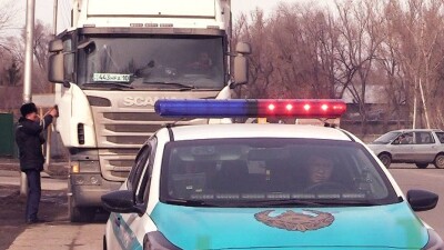 В суде вынесли приговор полицейским, ограбившим дальнобойщиков из Таджикистана