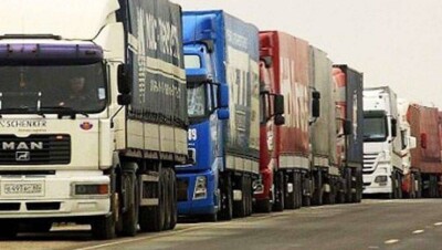 Около двух сотен фур застряло на казахстанско-узбекской границе из-за внештатной ситуации