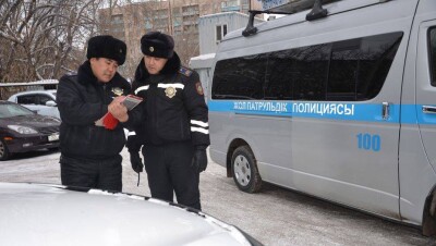 Как работать без жезла ночью, показал алматинский регулировщик
