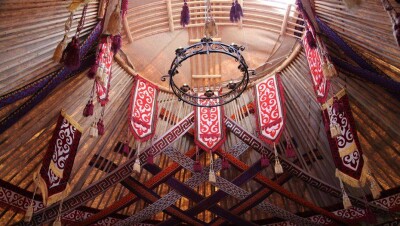 Голые танцы в юрте возмутили казахстанцев