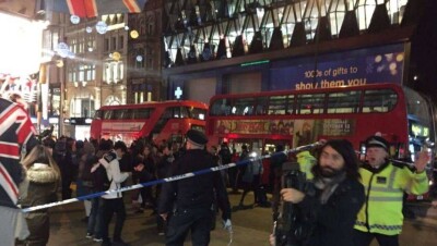 В центре Лондона полиция экстренно эвакуирует две станции метро