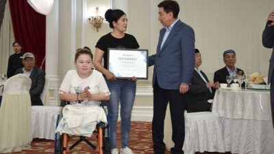 Казмунайгаз выделил 16,5 млн тенге на лечение девочки, лишившейся ног в ДТП с тепловозом в Мангистау
