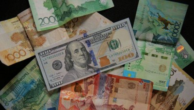 Нацбанк увеличивает интервенции, чтобы поддержать курс тенге