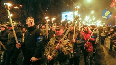 В Киеве в честь дня рождения Бандеры устроили факельное шествие