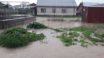 Два жилых микрорайона в Алматы остаются под угрозой подтопления