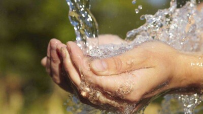 Жители сёл в регионах вынуждены пить воду из родников и рек – Минздрав