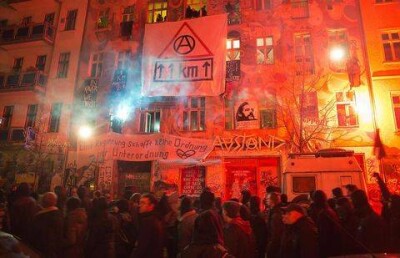 Более 120 полицейских получили ранения в ходе беспорядков в Берлине