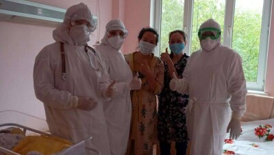 В Алматы из Центра перинатологии выписали последнюю выздоровевшую после КВИ пациентку 