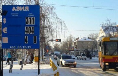По 371 тенге продают один доллар в регионах Казахстана