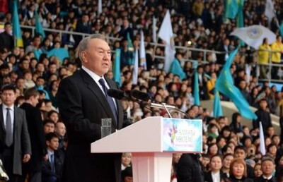 20 тысяч алматинцев на одном стадионе с Назарбаевым