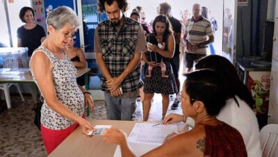 Жители Новой Каледонии решили остаться в составе Франции