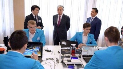 Программу обучения по STEM-образованию представили Токаеву в Уральске