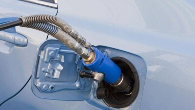 Автовладельцы в Актау боятся курить в машине из-за актюбинского газа