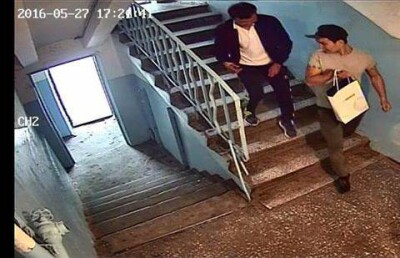 Предполагаемых воров, обчистивших квартиру в Алматы, сняли камеры наблюдения 