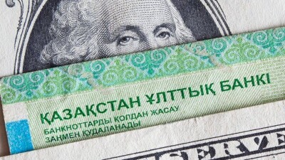 Тенге ослаб на бирже после пяти выходных