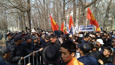 В Бишкеке разогнана акция сторонников экс-депутата Жапарова