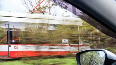 Трамвай сошёл с рельсов в Павлодаре из-за постороннего предмета на путях