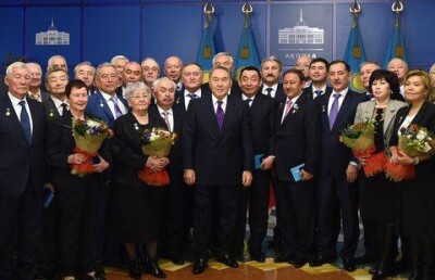 В Акорде вручили госнаграды: первыми Президент награждал шахтёров