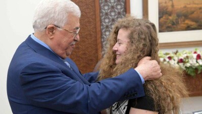 Вышедшую из израильской тюрьмы 17-летнюю палестинку встретили как народного героя