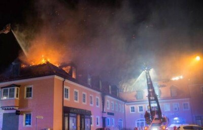 Приют для беженцев сгорел под аплодисменты зевак в Германии