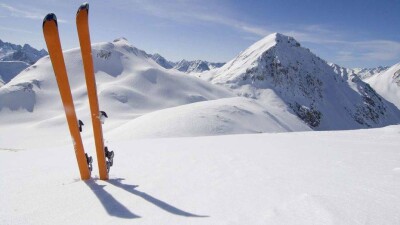 В Алматы школьников бесплатно научат кататься на горных лыжах