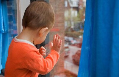 Ребёнок чудом остался жив, упав с восьмого этажа в Экибастузе