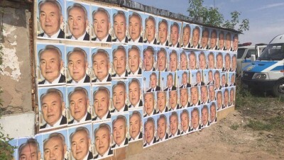 Чиновники сказали, что будут делать с 91 портретом Назарбаева на стенах дома астанчанки