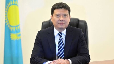 Требовать обязательный медосмотр кандидатов в Президенты предложил Бекетаев