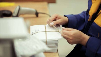 Почтальоны Казахстана доставили 1,6 млн гибридных писем до адресатов