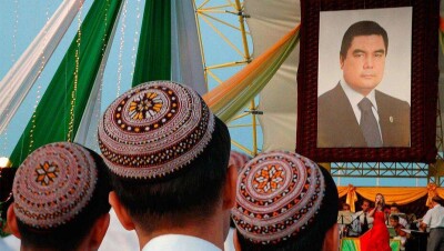 Депутат парламента Кыргызстана напугал коллег перспективой превращения страны в Туркменистан