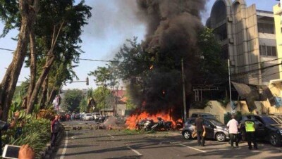Взрывы прогремели в трёх церквях Индонезии