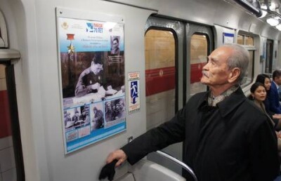 В Санкт-Петербургском метро появился вагон с плакатами героев-казахстанцев