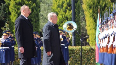 Назарбаев посетил Аллею Шахидов в Баку