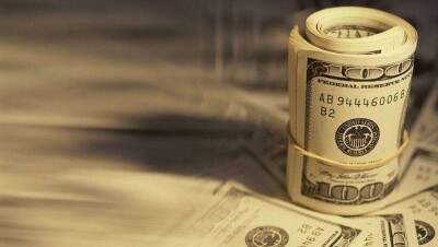 Курс доллара вновь приблизился к отметке в 384 тенге на бирже