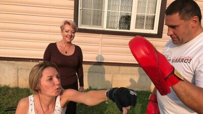 Лишившаяся ног Екатерина Парафиева пробует себя в боксе