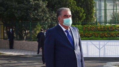 В Таджикистане ввели штрафы за отсутствие масок. За нарушения граждане будут платить от 11 до 30 долларов