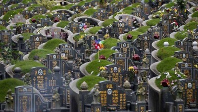 В Китае начали уничтожать гробы, чтобы заставить людей кремировать тела