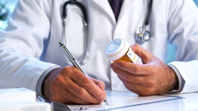 Врачей, выписывающих дорогостоящие препараты, будут наказывать