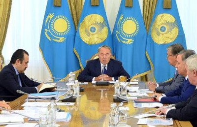 Назарбаев поручил принять меры по сохранению экономики в условиях падающих цен на нефть