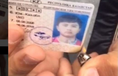 В Шымкенте водитель сжёг свои права, разозлившись на полицейского 