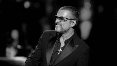 В Великобритании на 54-ом году жизни скончался знаменитый певец Джордж Майкл