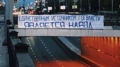 Алматинца, арестованного за плакат с цитатой из Конституции, освободили